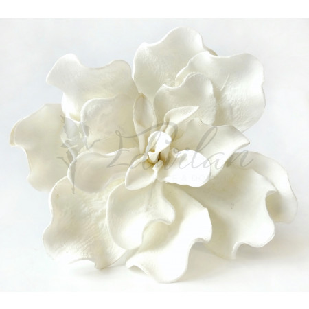 Bílá pěnová květina
