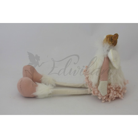 Růžová sedící panenka s drdoly