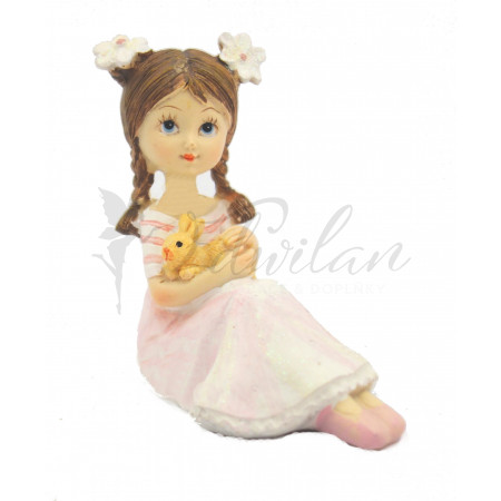 Růžová sedící holčička s králíčkem