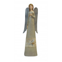 Anděl s kovovými křídly
